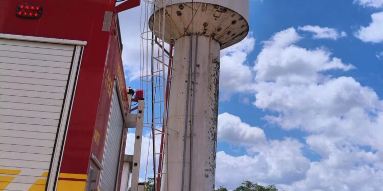 Trabalhador passa mal dentro de caixa d’água e é resgatado pelos bombeiros em Oliveira