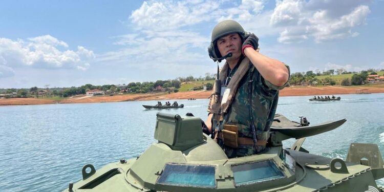 Marinha mobiliza 1.800 militares em grande operação no Lago de Furnas