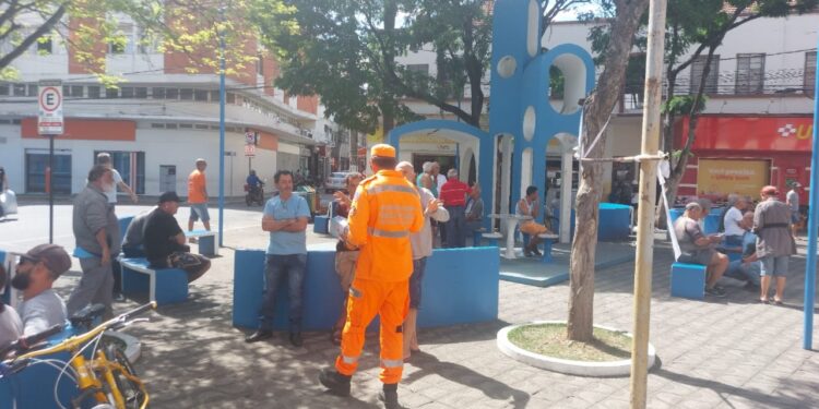 Bombeiros realizam blitz educativa para orientar população sobre o período chuvoso em Formiga
