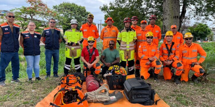 Corpo de Bombeiros de Formiga realiza simulado de resgate a pessoa ilhada em ação de prevenção para o período chuvoso