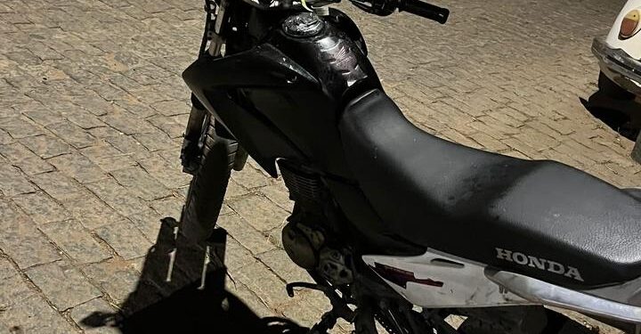 Motocicleta furtada no bairro Sagrado Coração de Jesus é recuperada pela PM um dia após o crime