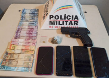 Casal é preso por tráfico no bairro Novo Santo Antônio; PM apreende droga, dinheiro e simulacro de arma