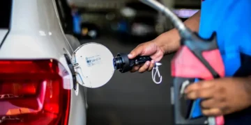 Petrobras anuncia redução de 14 centavos no preço da gasolina a partir de amanhã