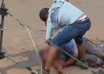 Jovem é preso após quebrar garrafa na cabeça de outro durante briga em Minas Gerais