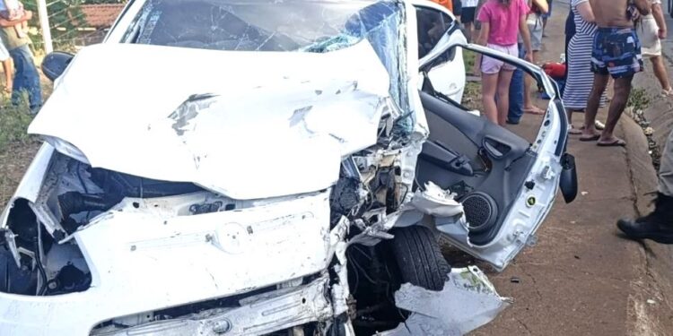 Jovem sem CNH perde o controle de carro e provoca grave acidente na BR-352 em Pitangui