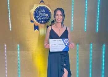 Pela quarta vez consecutiva, Emillyn é reconhecida como a professora mais lembrada no Prêmio Mérito Lojista