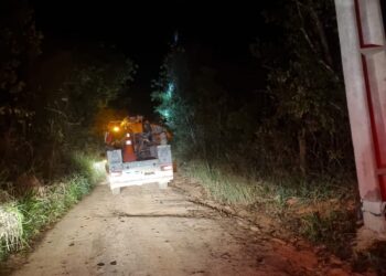Cabo de energia rompido provoca risco de eletrocussão em área rural de Formiga
