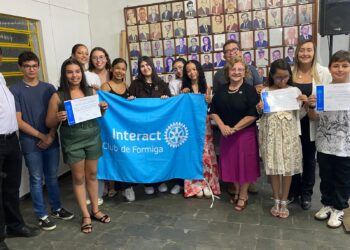 Rotary sedia posse de jovens no Interact Club de Formiga