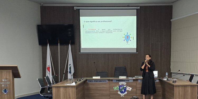 Curso de Assistente Administrativo tem início em Córrego Fundo