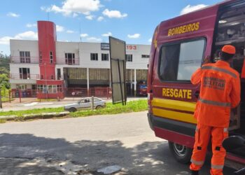 Colisão entre motocicletas deixa dois feridos na via lateral da MG-050, em Formiga