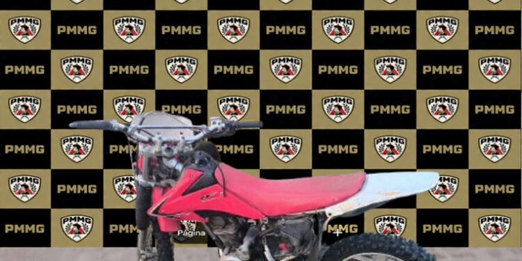 Moto furtada é recuperada pela PM em porão de residência no Centro de Formiga