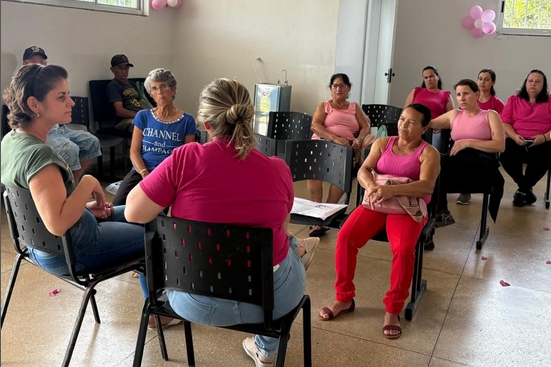 Córrego Fundo: Campanha Outubro Rosa orienta mulheres e homens sobre câncer de mama em unidade de saúde