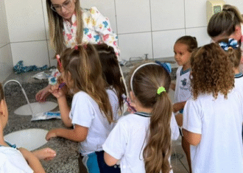 Escola de Córrego Fundo recebe ação de saúde bucal para alunos do vespertino