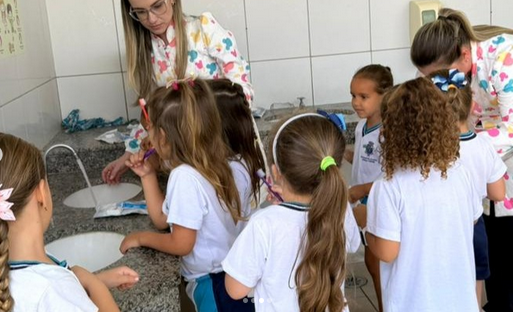 Escola de Córrego Fundo recebe ação de saúde bucal para alunos do vespertino