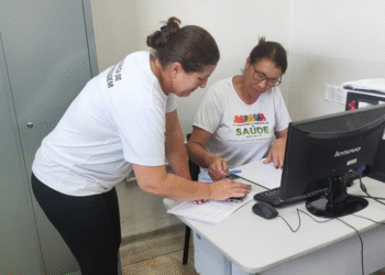 Agentes de saúde recebem orientações para atualizar calendário vacinal em Córrego Fundo