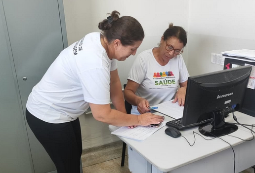 Agentes de saúde recebem orientações para atualizar calendário vacinal em Córrego Fundo