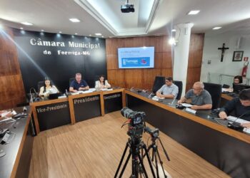 Câmara de Formiga realiza audiência pública para discutir PPA 2026–2029 e diretrizes orçamentárias do município