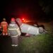 Jovem é socorrido pelos bombeiros após carro capotar na BR-381 entre Carmópolis e Oliveira