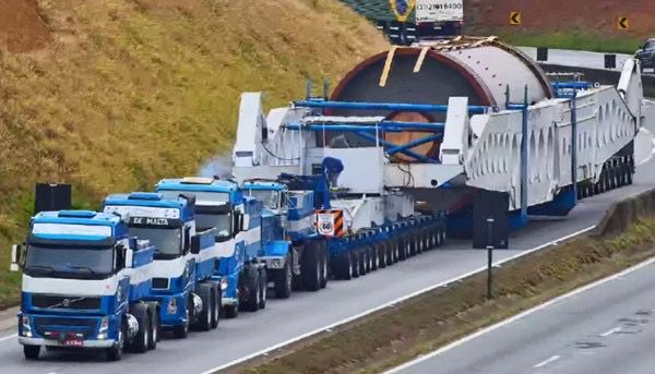 Escolta de carga indivisível na BR-354 exige atenção redobrada dos motoristas neste sábado