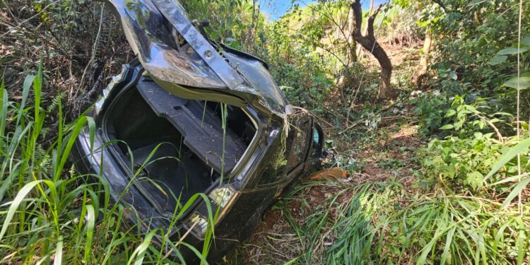 Capotamento na MG-164, em Itapecerica, deixa vítima fatal