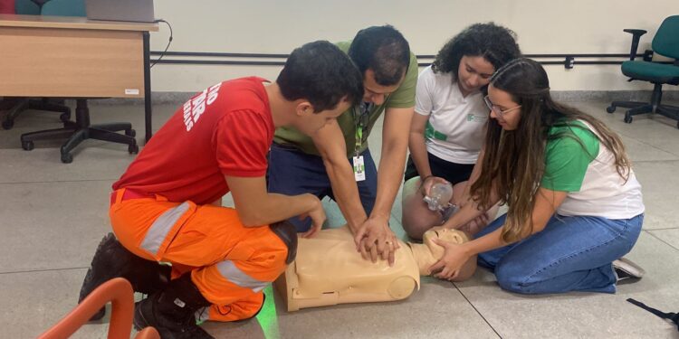 Bombeiros realizam treinamento sobre primeiros socorros e combate a incêndio no IFMG Formiga