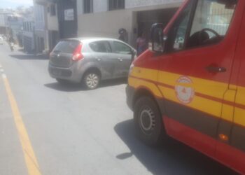 Motociclista fica ferido após colisão com carro no Centro de Formiga