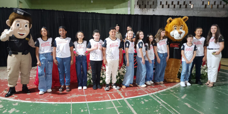 Polícia Militar realiza formatura do PROERD para alunos do 5º ano em Córrego Fundo