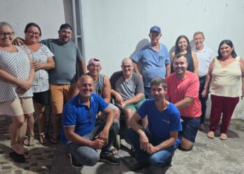 Rotarianos de Córrego Fundo entregam R$ 22 mil a família assistida por campanha