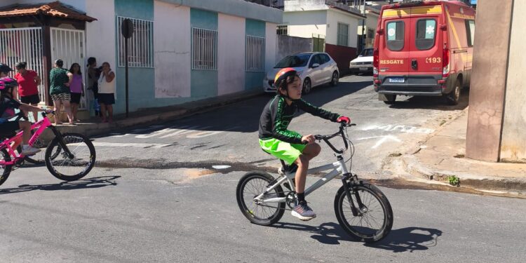 Bombeiros acompanham percurso do evento esportivo “Pedal da Consciência Negra” realizado em Formiga nessa quinta-feira