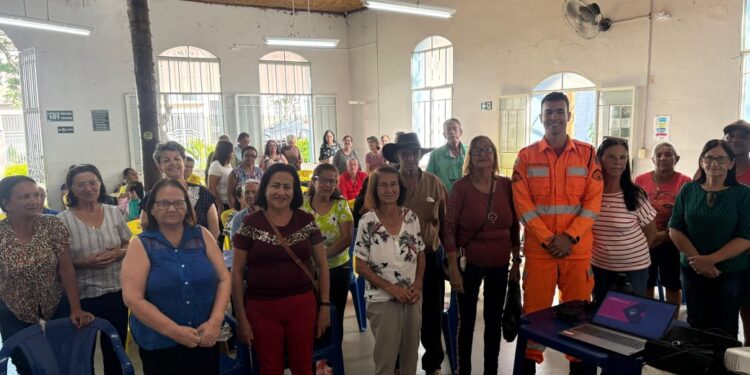 Bombeiros realizam palestra de primeiros socorros no Centro de Convivência do Idoso em Formiga