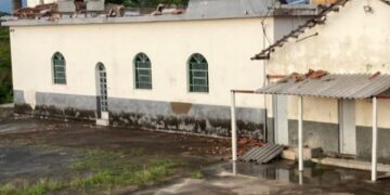 Temporal causa danos na cobertura de igreja na comunidade de Papagaios, em Formiga