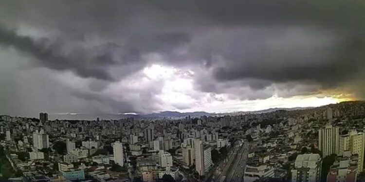 Previsão do tempo: MG e outros 8 estados em alerta para tempestades e chuvas intensas