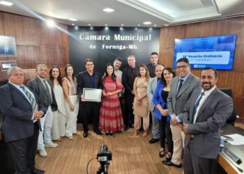 Câmara de Formiga realiza 38ª Reunião Ordinária e aprova projetos voltados à saúde, bem-estar animal e servidores municipais