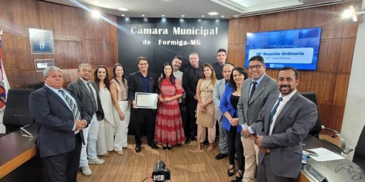 Câmara de Formiga realiza 38ª Reunião Ordinária e aprova projetos voltados à saúde, bem-estar animal e servidores municipais