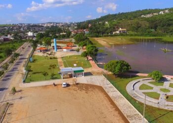 Após furto de fios, Praia Popular tem iluminação recuperada e retoma horário noturno