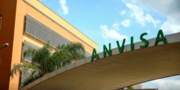 Anvisa proíbe comercialização de perfume e maquiagem capilar