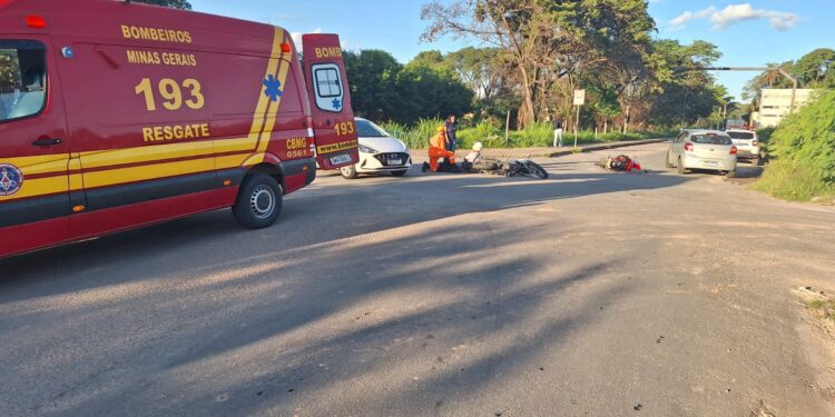 Homem sofre duas fraturas após colisão entre motos no bairro Santa Luzia em Formiga