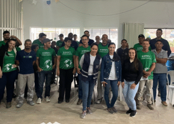 Funcionários da Calcinação Brancal recebem serviços de saúde em Córrego Fundo