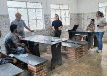Palestra sobre saúde integral reúne funcionários da Cal Valle Verde em Córrego Fundo