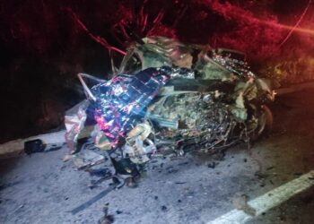 Acidente na BR-494 mata dois homens em batida frontal entre carro e carreta