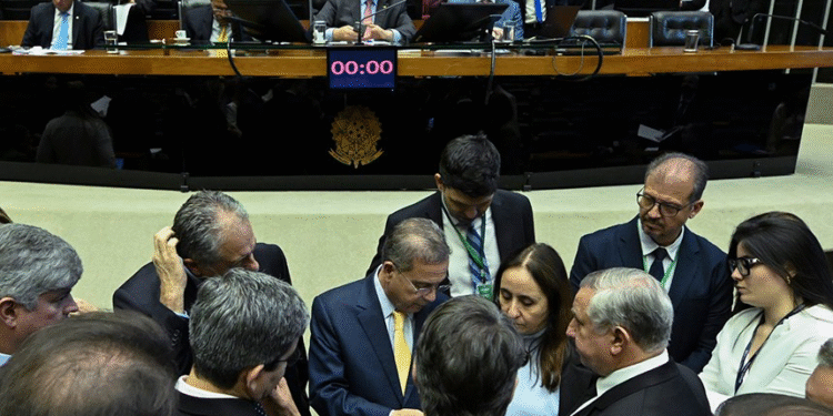 Congresso derruba vetos e teste toxicológico será obrigado para 1ª CNH