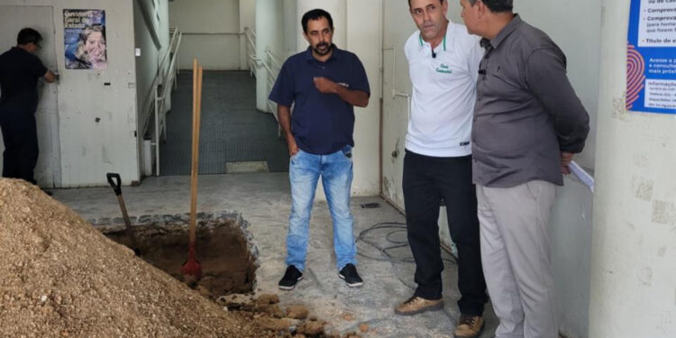 Câmara de Formiga inicia instalação de plataforma elevatória após 20 anos de exigências do Ministério Público