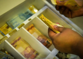 Caixa começa a pagar saldo do FGTS retido pelo saque-aniversário