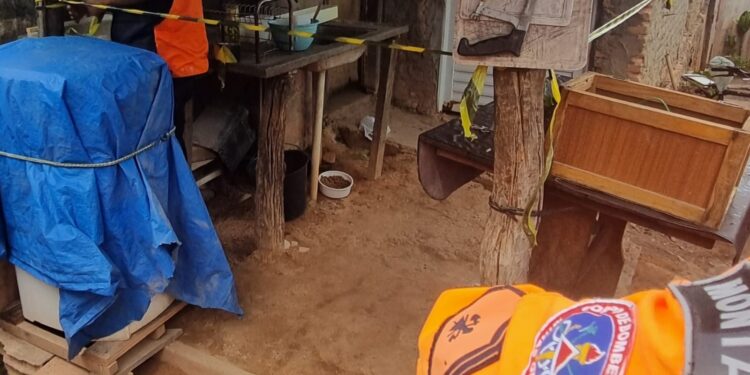 Bombeiros e Defesa Civil interditam residência no bairro alvorada após risco estrutural