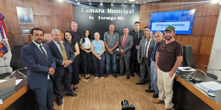 Câmara Municipal de Formiga realiza 42ª reunião e debate projetos, emendas e demandas dos produtores rurais
