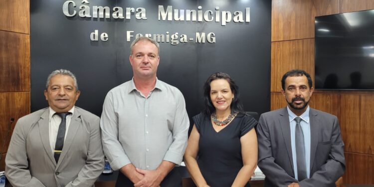 Jaci da Rua Nova é eleito presidente da Câmara para 2026 por 6 votos a 4