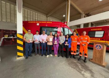 4ª Companhia de Bombeiros Militar realiza solenidade de entrega de viatura operacional e desfibrilador em Formiga