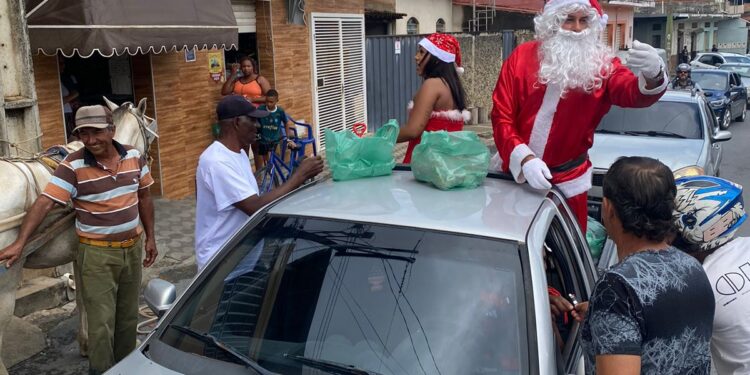 Moradores do bairro Rosa Mística realizam Natal Solidário e levam alegria às crianças de Formiga