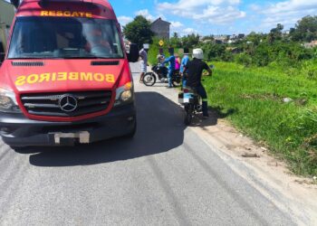 Bombeiros atendem vítima de colisão entre motocicleta e carro em Formiga