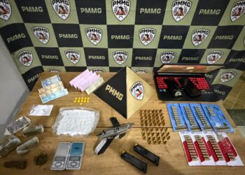 Polícia Militar de Bambuí desarticula esquema de tráfico de drogas e apreende drogas, arma de fogo e munições